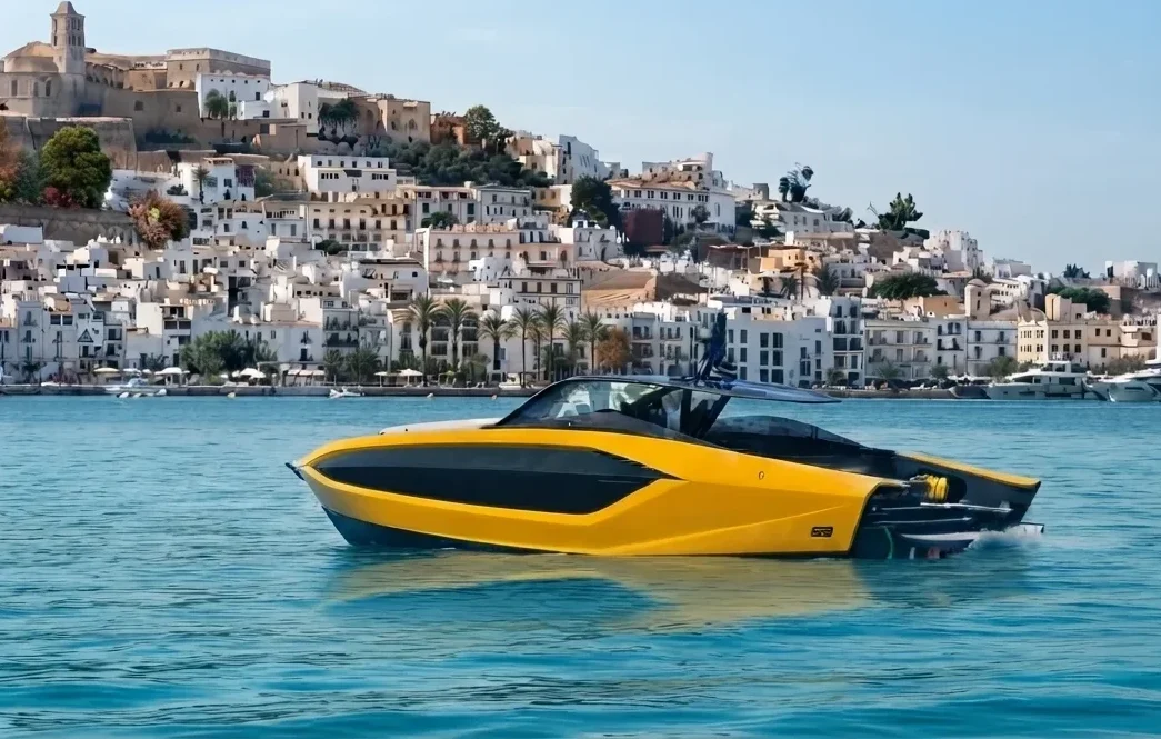 Pasear por las playas de ibiza en lanchas de ibiboat
