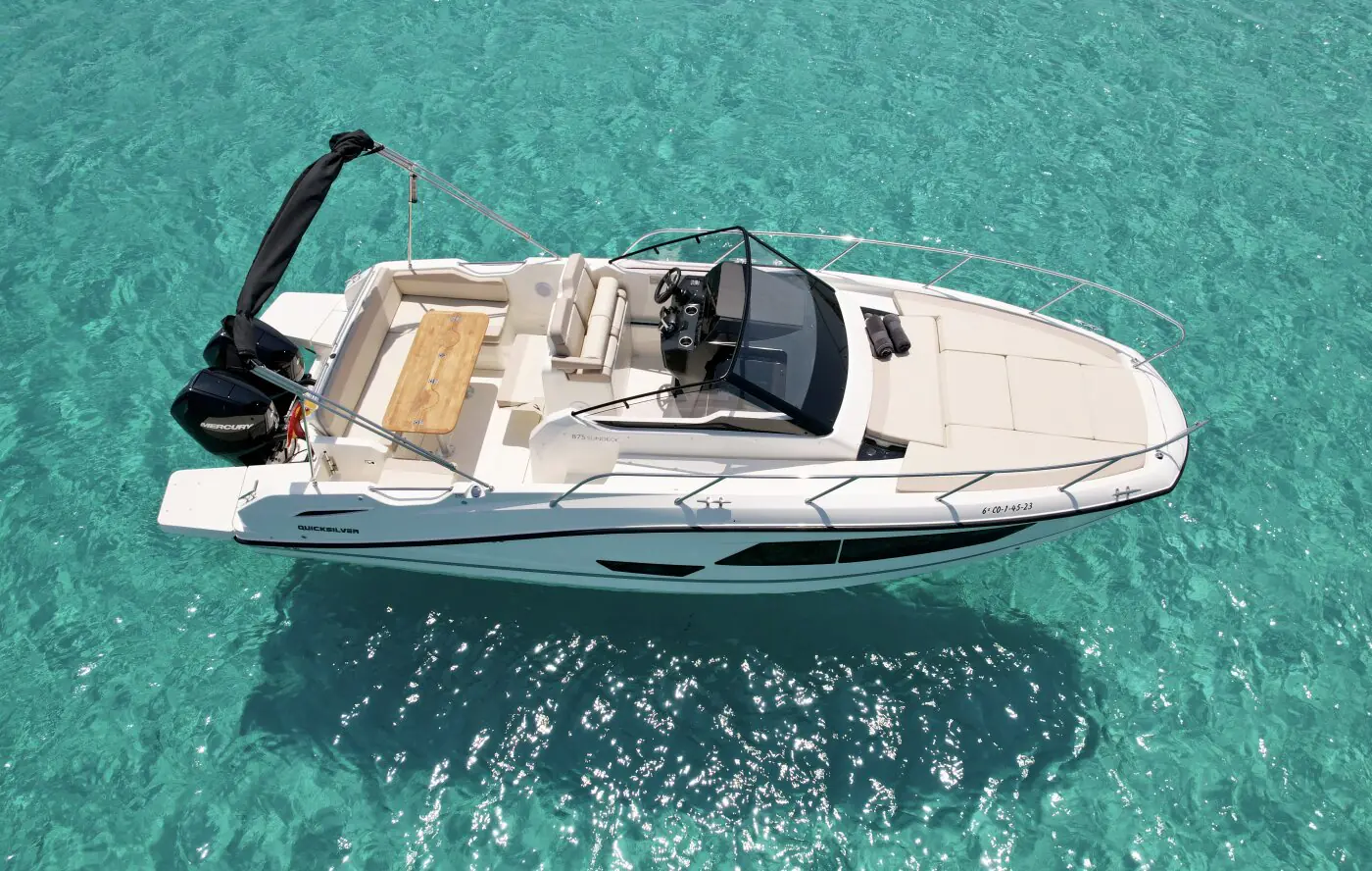Quicksilver 875 Sundeck Luz